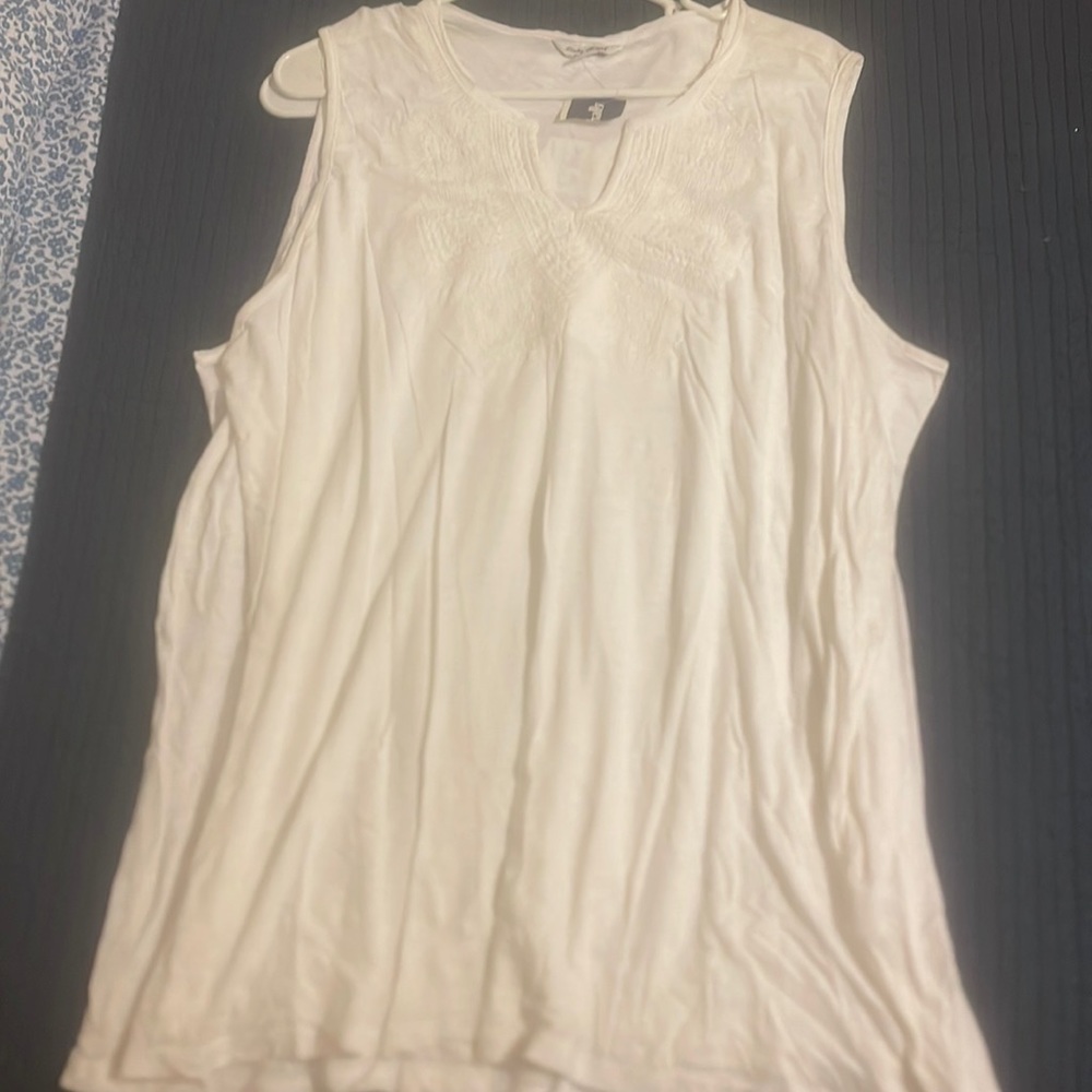 Ladies Lucky Brand white tank top NWT size 2XL